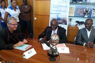 Côte dÂ’Ivoire : Bolloré et la FIF signent une convention pour Â‘Â’boosterÂ’Â’ le  football ivoirien 